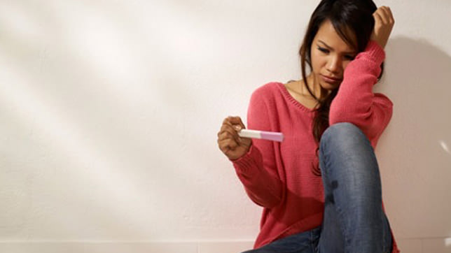 Sin freno, los embarazos en las adolescentes
